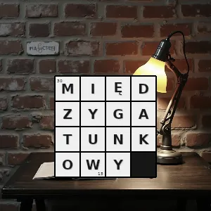 Hasło krzyżówkowe taki który odnosi się do różnych gatunków zachodzi między różnymi gatunkami - międzygatunkowy – rozwiązanie, synonimy, podpowiedzi i definicje krzyżówkowe